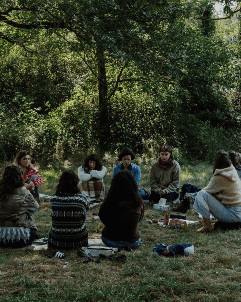 Soin relationnel accompagnement de collectif travail qui relie cercle de femmes entrecroisement accueil Châtellerault poitiers tours vienne poitou 86